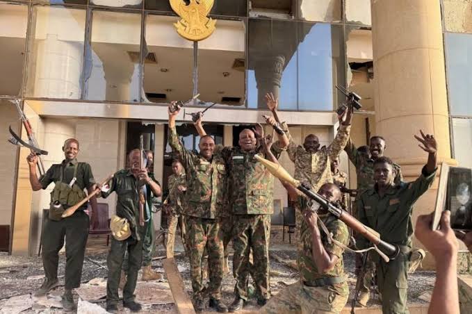 الجيش السوداني يستعيد السيطرة على القصر الرئاسي فى الخرطوم