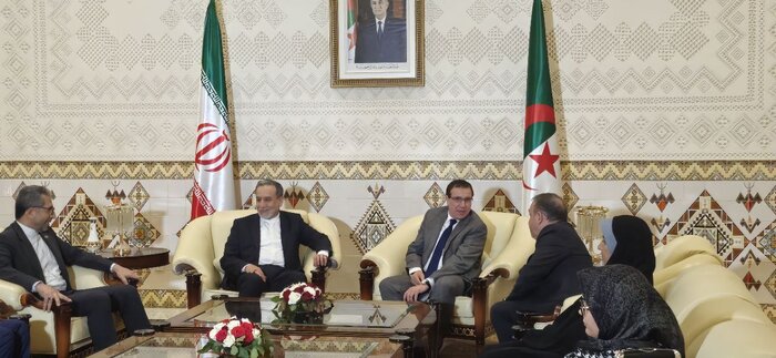 وزير الخارجية الايراني يحل بالجزائر