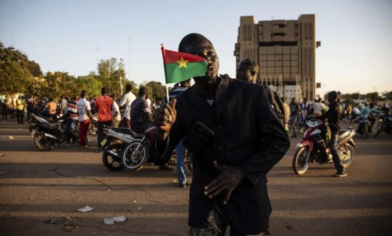 مقتل 50 جنديا فى هجوم مسلح على قاعدة عسكرية ببوركينافاسو