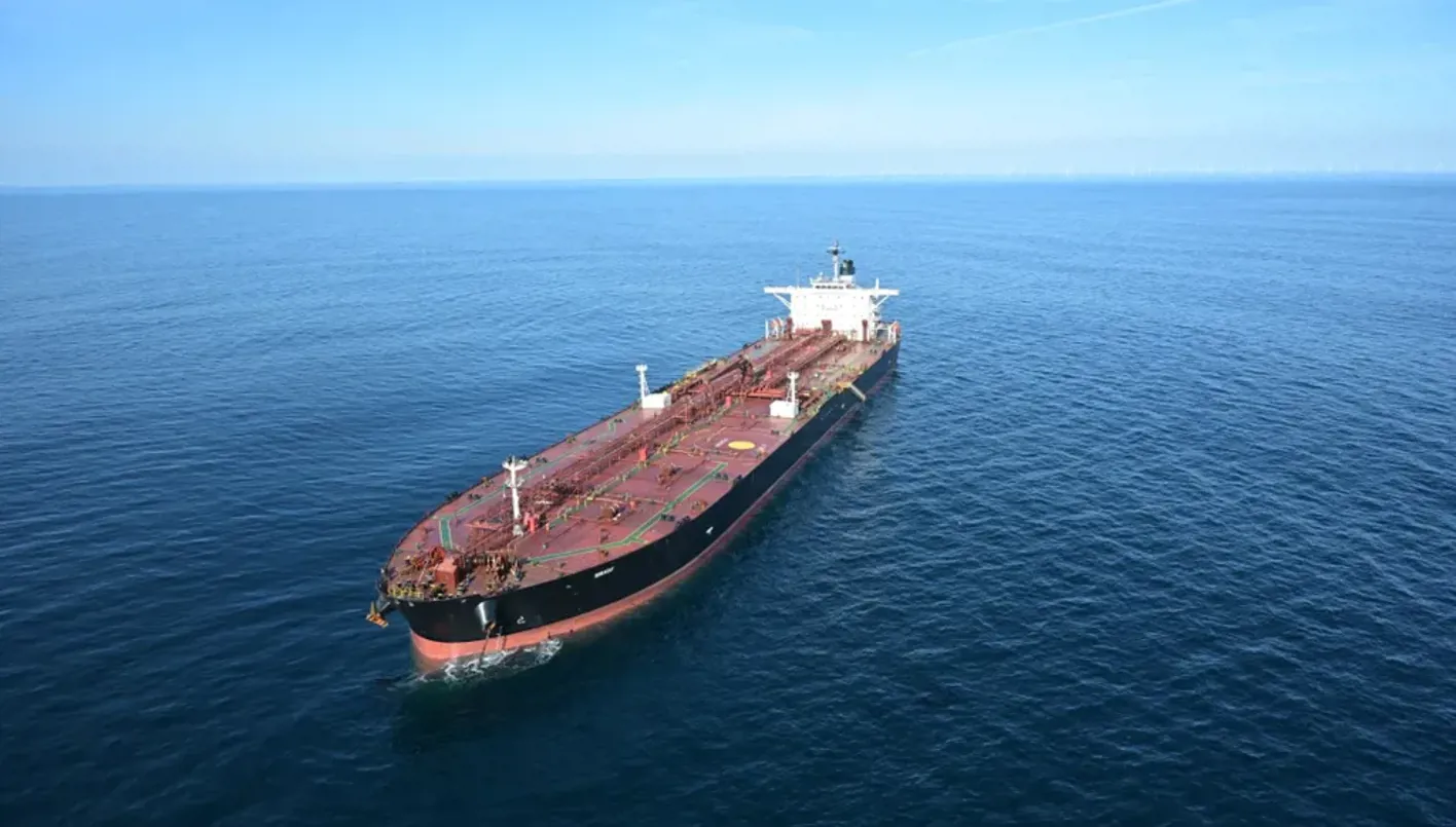 مقاتلات بريطانية وأميركية تسيطر على ناقلة نفط روسية في المحيط الأطلسي